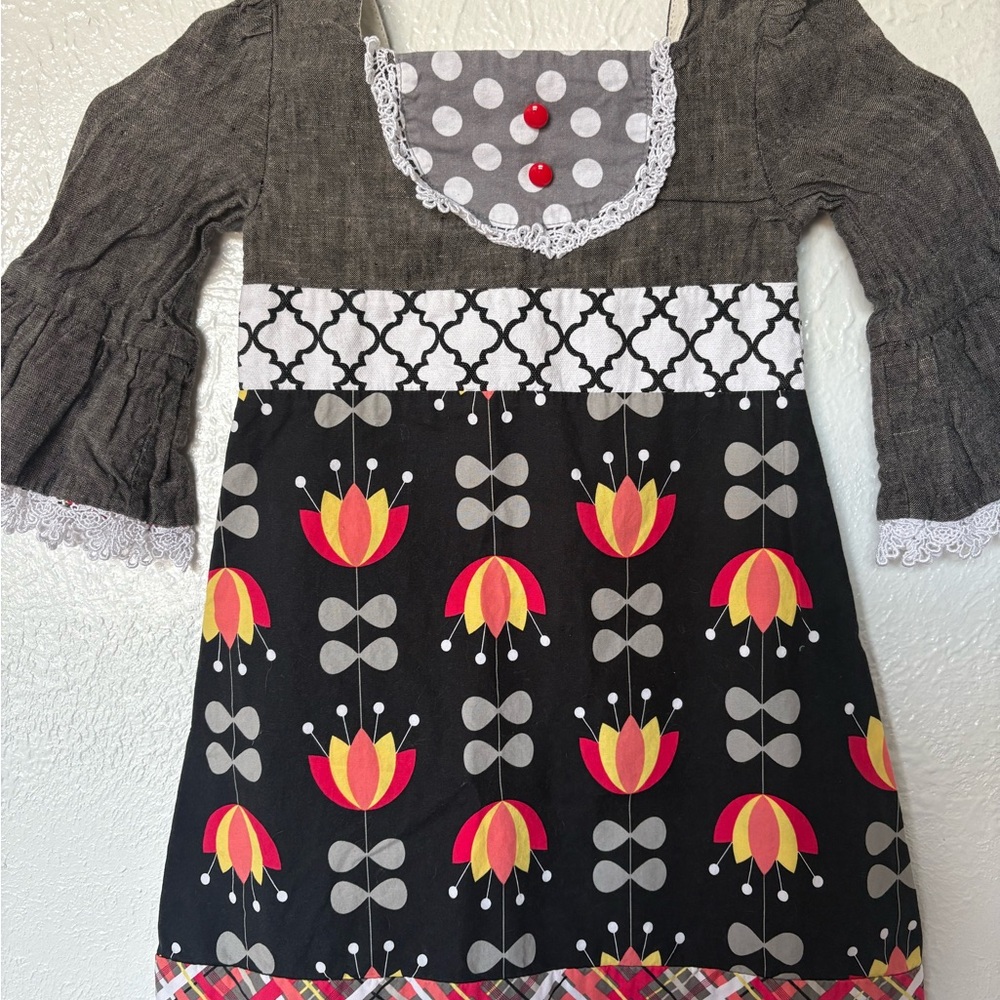 Charming Kids bell sleeve Dress with Floral and Plaid Design - Picture 3 of 8